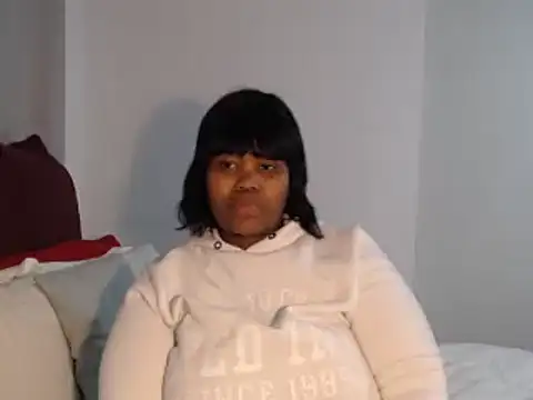 Snapshot of Real1SweetQueen chatting on 10.26.25 Real1SweetQueen online show from 10.26.25