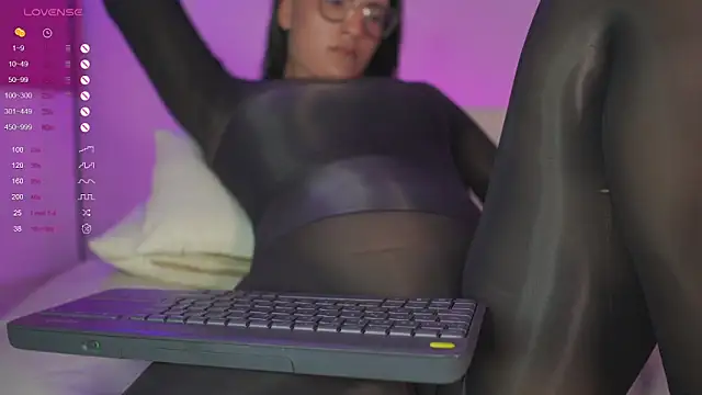 mia colin1  online show from 02.23.25