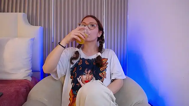 Snapshot of Katy_Van chatting on 05.07.26 Katy Van online show from 05.07.26
