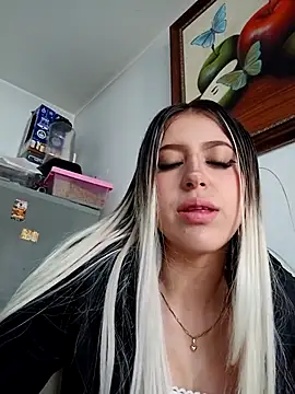 Snapshot of eva-2023 chatting on 11.12.25 eva-2023 online show from 11.12.25