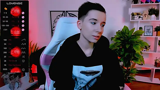 Snapshot of _Rein_ramm chatting on 01.28.25 Rein ramm online show from 01.28.25