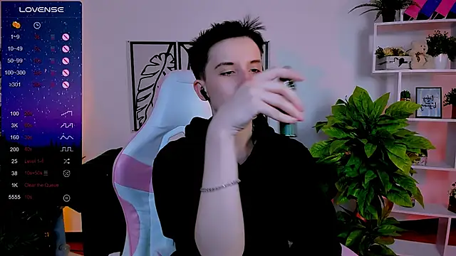 Snapshot of _Rein_ramm chatting on 01.31.25 Rein ramm online show from 01.31.25