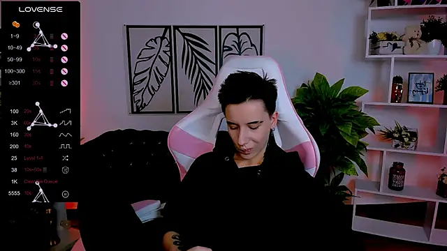 Snapshot of _Rein_ramm chatting on 02.05.25 Rein ramm online show from 02.05.25