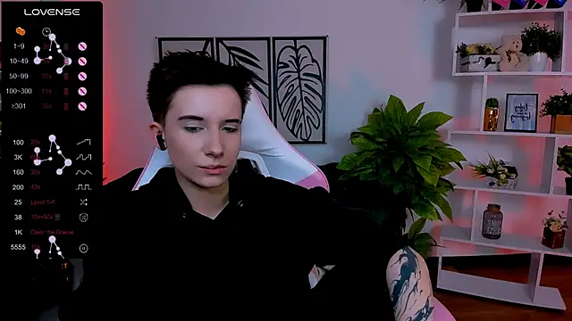 Snapshot of _Rein_ramm chatting on 02.13.25 Rein ramm online show from 02.13.25