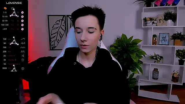 Snapshot of _Rein_ramm chatting on 02.14.25 Rein ramm online show from 02.14.25