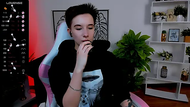 Snapshot of _Rein_ramm chatting on 02.17.25 Rein ramm online show from 02.17.25