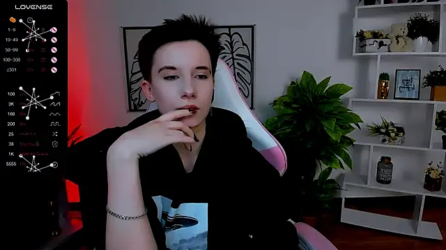 Snapshot of _Rein_ramm chatting on 02.17.25 Rein ramm online show from 02.17.25