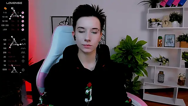 Snapshot of _Rein_ramm chatting on 02.19.25 Rein ramm online show from 02.19.25