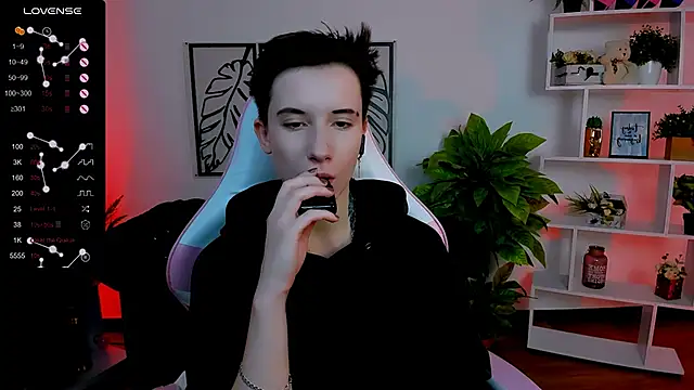 Snapshot of _Rein_ramm chatting on 02.24.25 Rein ramm online show from 02.24.25