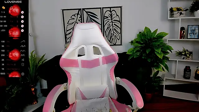 Snapshot of _Rein_ramm chatting on 03.21.25 Rein ramm online show from 03.21.25