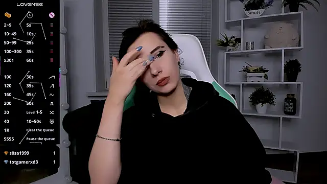 Snapshot of _Rein_ramm chatting on 10.29.25 Rein ramm online show from 10.29.25