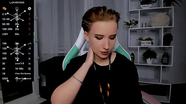 Snapshot of _Rein_ramm chatting on 11.22.25 Rein ramm online show from 11.22.25