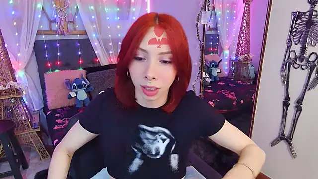 Snapshot of laura_olssen chatting on 02.05.25 laura olssen online show from 02.05.25