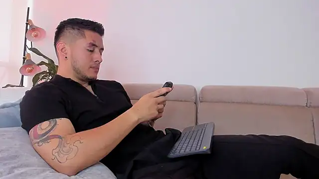 Snapshot of Chriskyle_ chatting on 12.04.24 Chriskyle online show from 12.04.24