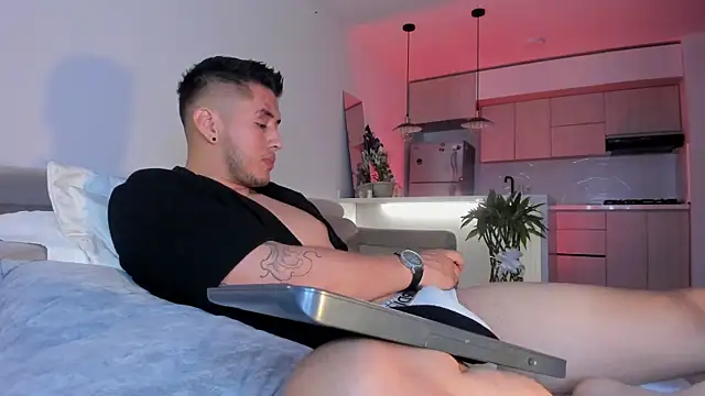 Snapshot of Chriskyle_ chatting on 02.01.25 Chriskyle online show from 02.01.25