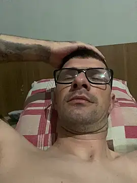 Snapshot of Juliano2289 chatting on 04.15.26 Juliano2289 online show from 04.15.26