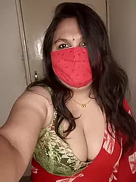 Snapshot of Love-priya chatting on 01.12.25 Love-priya online show from 01.12.25
