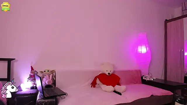 Snapshot of EvaUniporn chatting on 06.24.26 EvaUniporn online show from 06.24.26