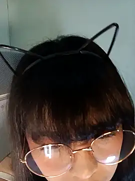 Snapshot of Chall_mee chatting on 11.17.25 Chall mee online show from 11.17.25