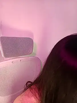 Snapshot of Chall_mee chatting on 11.21.25 Chall mee online show from 11.21.25