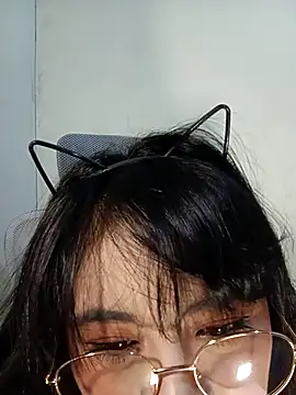 Snapshot of Chall_mee chatting on 11.30.25 Chall mee online show from 11.30.25