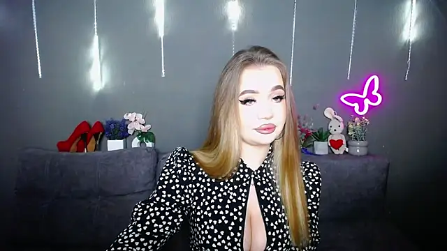 Snapshot of StacyYellig chatting on 04.16.26 StacyYellig online show from 04.16.26