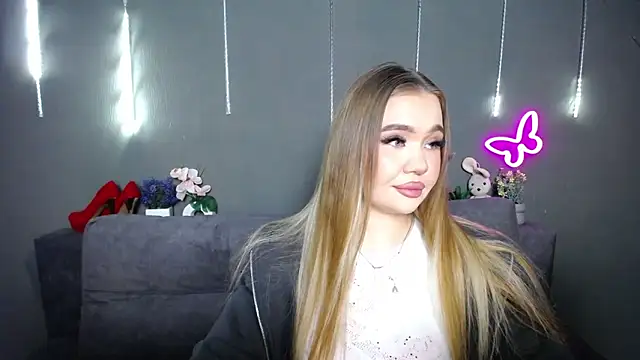 Snapshot of StacyYellig chatting on 04.17.26 StacyYellig online show from 04.17.26