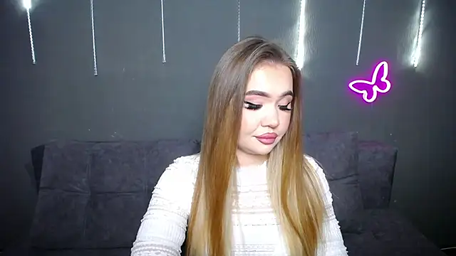 Snapshot of StacyYellig chatting on 04.18.26 StacyYellig online show from 04.18.26