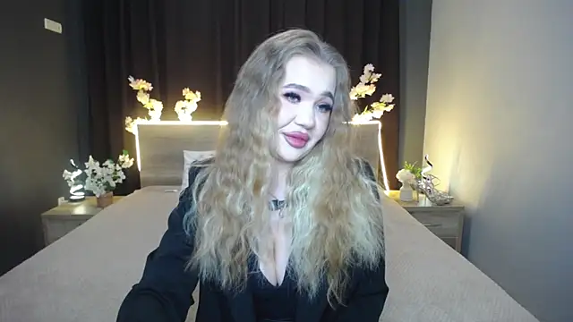 Snapshot of StacyYellig chatting on 04.26.26 StacyYellig online show from 04.26.26