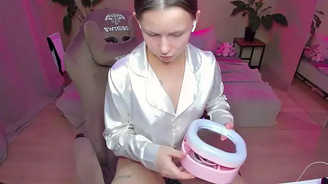 HelloRoxy online show from 12.26.24