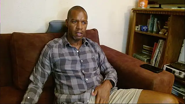 Snapshot of elmorenazost chatting on 11.16.25 elmorenazost online show from 11.16.25