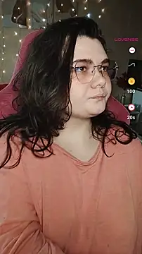 Snapshot of DenisHailey chatting on 02.07.25 DenisHailey online show from 02.07.25