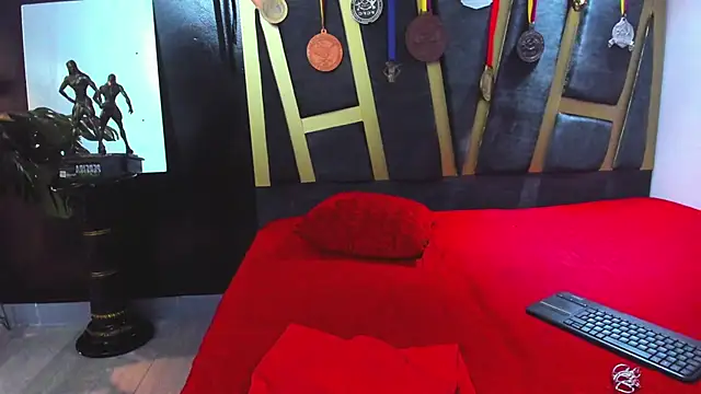 Snapshot of Khloe_Rossich chatting on 10.07.25 Khloe Rossich online show from 10.07.25