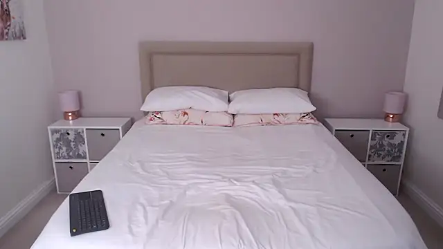 British Goddess Anna online show from 05.19.26