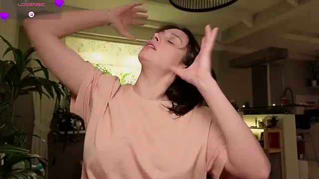 Snapshot of moon_deity_ chatting on 12.12.24 moon deity online show from 12.12.24