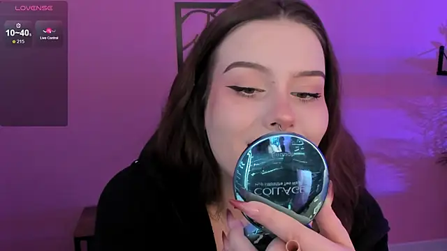 CoralineKeyns online show from 02.18.25