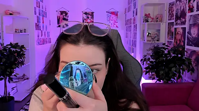 CoralineKeyns online show from 11.10.25