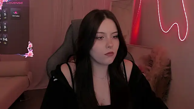 CoralineKeyns online show from 03.06.26