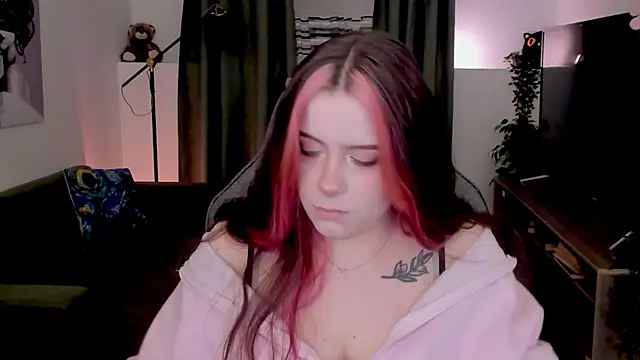 CoralineKeyns online show from 04.25.26