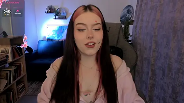 Snapshot of CoralineKeyns chatting on 05.11.26 CoralineKeyns online show from 05.11.26