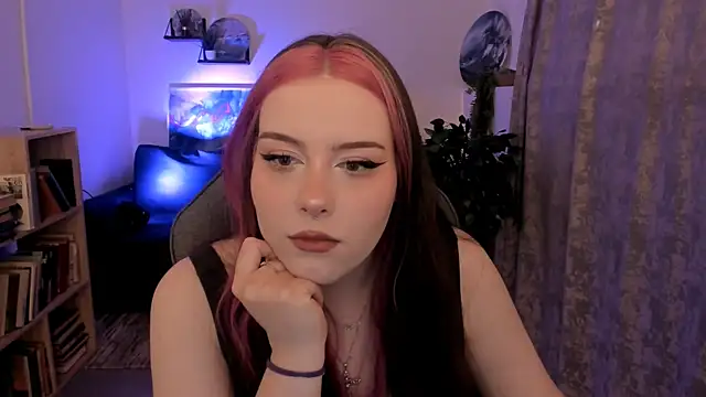 Snapshot of CoralineKeyns chatting on 07.10.26 CoralineKeyns online show from 07.10.26