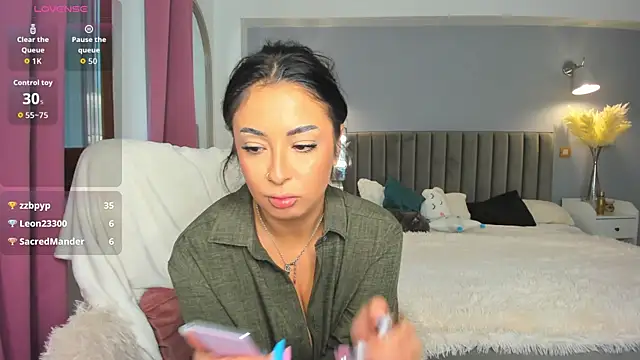 Snapshot of Awesome_Jolie chatting on 10.03.25 Awesome Jolie online show from 10.03.25