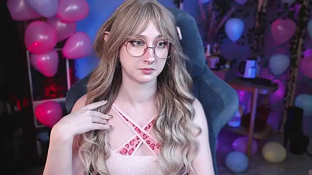 Snapshot of Rory_Pink chatting on 02.14.25 Rory Pink online show from 02.14.25