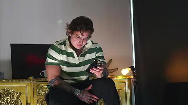 Snapshot of dantecoppolaa_ chatting on 09.28.25 dantecoppolaa online show from 09.28.25