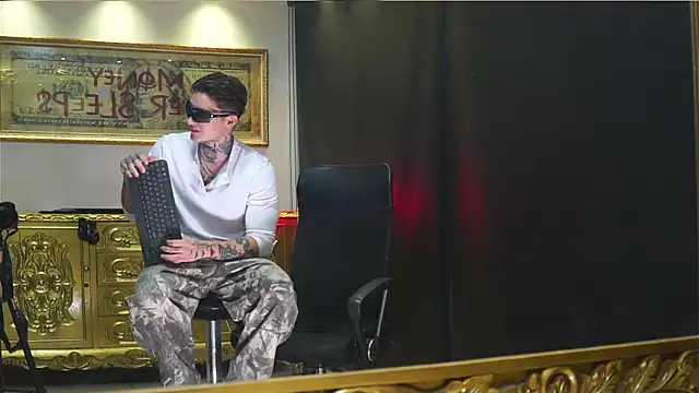 Snapshot of dantecoppolaa_ chatting on 08.01.26 dantecoppolaa online show from 08.01.26