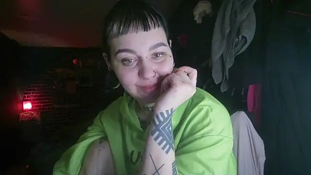 Snapshot of MoorderxDoll chatting on 01.01.25 MoorderxDoll online show from 01.01.25