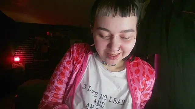 Snapshot of MoorderxDoll chatting on 01.06.25 MoorderxDoll online show from 01.06.25