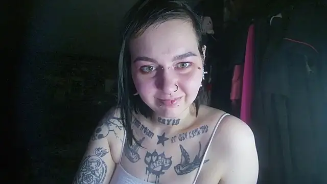 Snapshot of MoorderxDoll chatting on 01.10.25 MoorderxDoll online show from 01.10.25