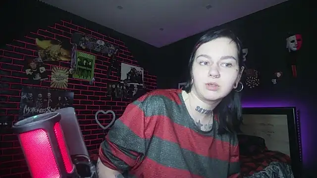 Snapshot of MoorderxDoll chatting on 10.19.25 MoorderxDoll online show from 10.19.25