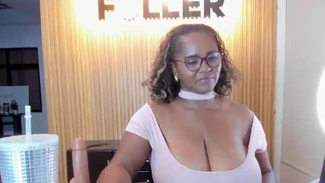 Snapshot of AliciaMiilf chatting on 02.11.25 AliciaMiilf online show from 02.11.25